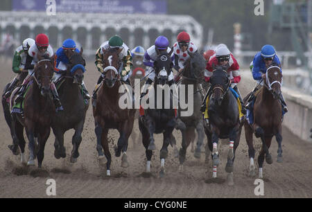 Nov. 3, 2012 - Arcadia, CALIFORNIA, STATI UNITI D'AMERICA - Jockey Brian Hernandez jr (destra) sulla Fort Larned vince davanti a Mike Smith (sinistra) on Mucho Macho uomo al Breeders' Cup Classic (5 milioni di US $) prezzo a Santa Anita Park il 3 novembre 2012 in Arcadia, California.ARMANDO ARORIZO/PI (credito Immagine: © Armando Arorizo/Pi/Prensa Internacional/ZUMAPRESS.com) Foto Stock