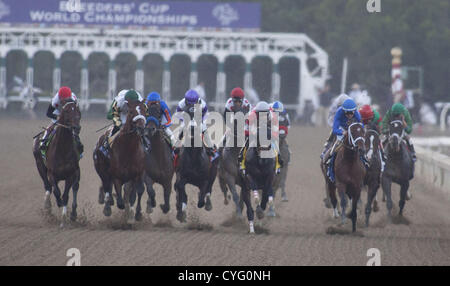 Nov. 3, 2012 - Arcadia, CALIFORNIA, STATI UNITI D'AMERICA - Jockey Brian Hernandez jr (destra) sulla Fort Larned vince davanti a Mike Smith (sinistra) on Mucho Macho uomo al Breeders' Cup Classic (5 milioni di US $) prezzo a Santa Anita Park il 3 novembre 2012 in Arcadia, California.ARMANDO ARORIZO/PI (credito Immagine: © Armando Arorizo/Pi/Prensa Internacional/ZUMAPRESS.com) Foto Stock