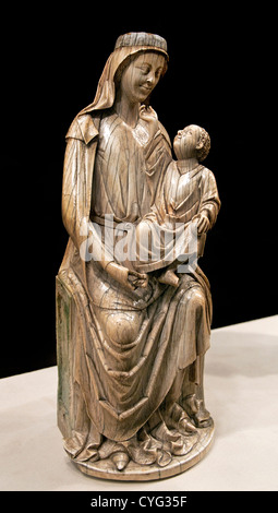 Madonna e Bambino 1250 Francese del Nord avorio dimensioni30 cm Francia Maria Gesù Foto Stock