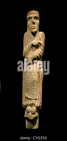 Statua di colonna di Sant Ilario di Galeata allievo di Guglielmo da Modena 1170-1200 Galeata Romagna Nord Italia Italiano 89cm Foto Stock