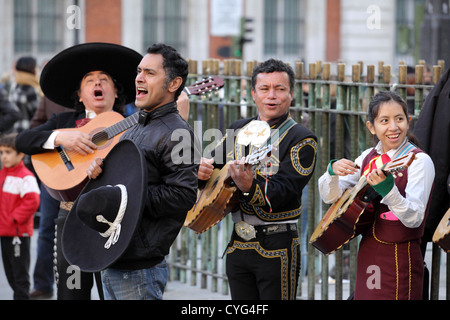 Banda Mariachi cantanti, Puerta Sol Square Plaza, Madrid, Spagna Foto Stock