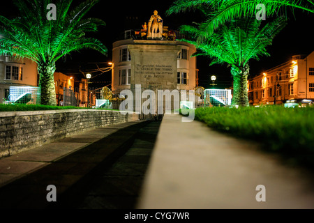 Il re George III Monumento a Weymouth di notte Foto Stock