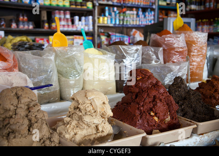 Le paste di mole per la vendita in stallo in Giamaica Mercato in Città del Messico DF Foto Stock