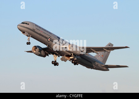 Royal New Zealand Air Force Boeing 757-200 trasporto VIP con il settantacinquesimo anniversario iscrizioni Foto Stock