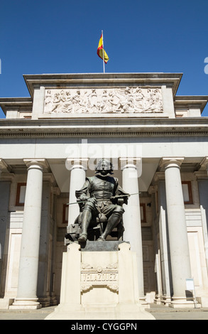 Statua di artista Diego Velazquez al di fuori del Museo del Prado di Madrid, Spagna Foto Stock