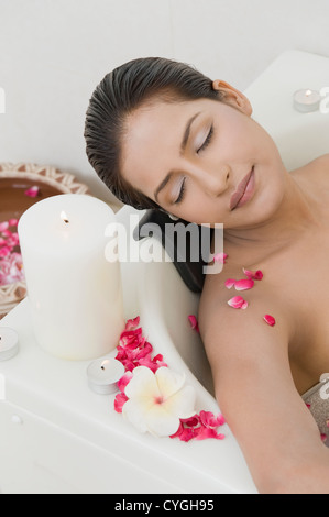 Close-up di una donna come ottenere il trattamento termale Foto Stock