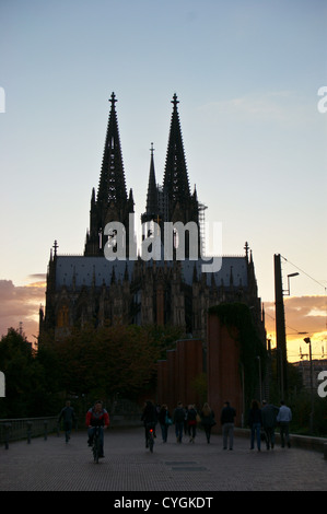 La cattedrale di Colonia, Koln, Renania settentrionale-Vestfalia, Germania al tramonto Foto Stock