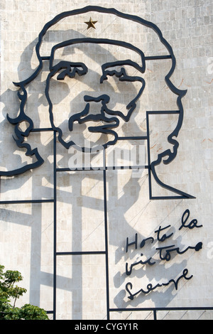 Ministero dell'Interno, con un ferro da stiro murale di Che Guevara di fronte alla Plaza de la rivoluzione, l'Avana, Cuba Foto Stock