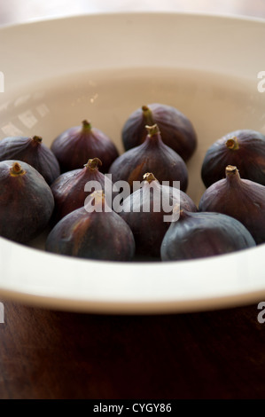 Ciotola di cipolle rosse Foto Stock