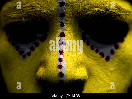 Huli Wigman da Tari durante un cantare cantare cerimonia, Mount Hagen, Highlands Occidentali, Papua Nuova Guinea Foto Stock