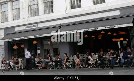 Popolare ristorante a Brompton Cross a South Kensington, AUBAINE offre sia il francese ed europeo il cibo. Foto Stock