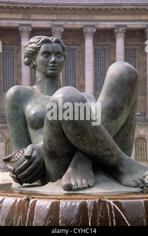 'Fiume' statua aka "l'Floozie nella Jacuzzi', Victoria Square, Birmingham, West Midlands, Regno Unito. Foto Stock