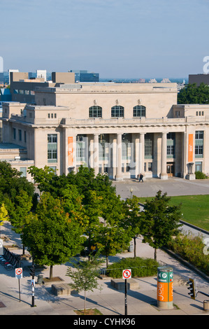 Il vecchio Jean Talon stazione ferroviaria ora trasformato in un negozio, quadrato e con una stazione della metropolitana di Montreal, Canada - area Villeray Foto Stock