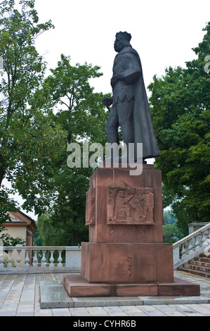 Statua di Bolesław ho Brave al di fuori della Cattedrale di Gniezno, centrale-Polonia occidentale. Foto Stock