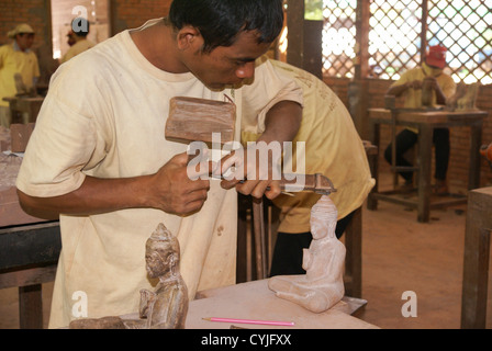 Cambogia Siem Reap, Angkor Artigiani della Scuola di Formazione di artigiani (d'Angkor) Foto Stock