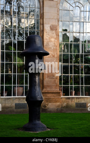 Inconsueta scultura in Royal Botanic Gardens, Edimburgo, Scozia. Foto Stock