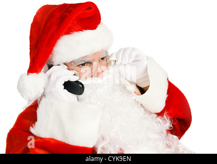 Babbo Natale prende chiamata telefonica sulla sua linea di terra. Isolato su bianco. Foto Stock