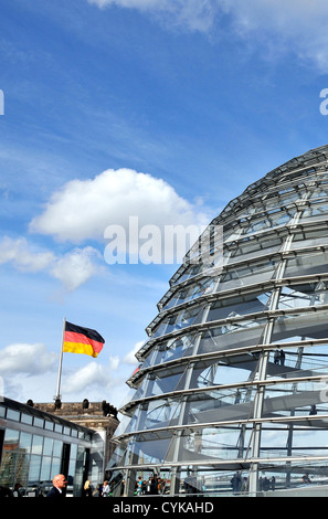 La cupola del Reichstag a Berlino Germania Foto Stock