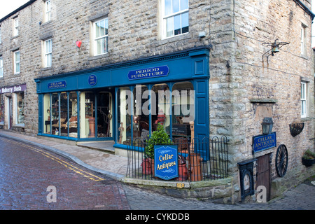 Cantina di antiquariato, Main Street, Hawes, Wensleydale, North Yorkshire Dales, Richmondshire, REGNO UNITO Foto Stock