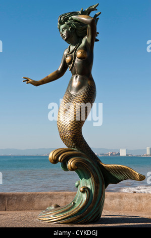 Messico, Puerto Vallarta. Triton e Nereida scultura sul Malecon Puerto Vallarta, Messico. Foto Stock