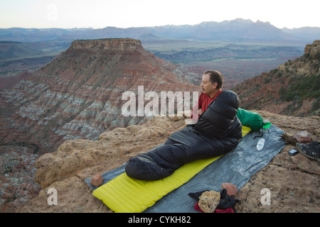 Campeggio a Gooseberry Mesa oltre vergine, Utah. La vista si affaccia sul Parco Nazionale di Zion, Utah. Foto Stock