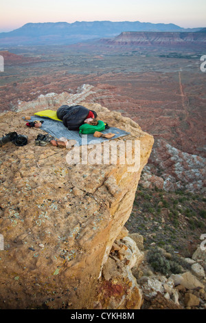 Campeggio a Gooseberry Mesa oltre vergine, Utah. La vista si affaccia sul Parco Nazionale di Zion, Utah. Foto Stock