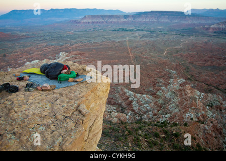 Campeggio a Gooseberry Mesa oltre vergine, Utah. La vista si affaccia sul Parco Nazionale di Zion, Utah. Foto Stock