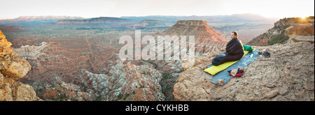 Campeggio a Gooseberry Mesa oltre vergine, Utah. La vista si affaccia sul Parco Nazionale di Zion, Utah. Foto Stock