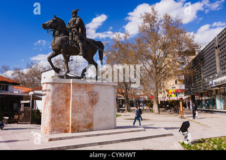 Skanderbeg, albanese eroe nazionale, statua equestre a Skopje in Macedonia Foto Stock