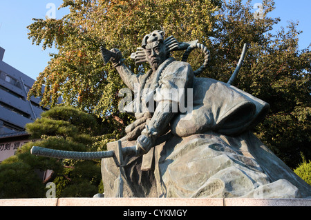 Statua del nono Danjuro Ichikawa, il tempio di Sensoji motivi Asakusa, Tokyo, Giappone. Foto Stock