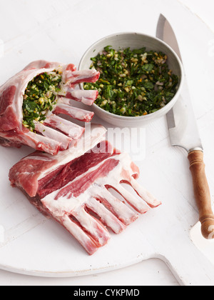 Materie carré di agnello farcito con erbe aromatiche Foto Stock