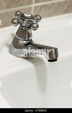 Esecuzione del getto di acqua calda Foto Stock