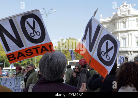 I percussori strike rally anti tagli austerità per protestare contro i manifestanti Plaza de Cibeles Madrid Spagna Foto Stock