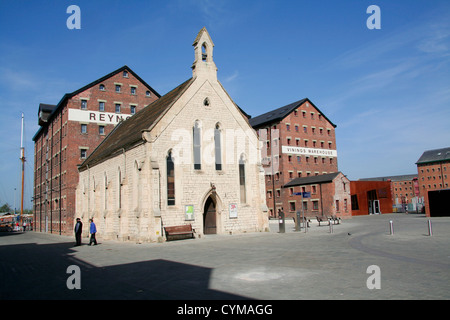 Mariners Cappella e magazzini Gloucester Docks Gloucester England Regno Unito Foto Stock