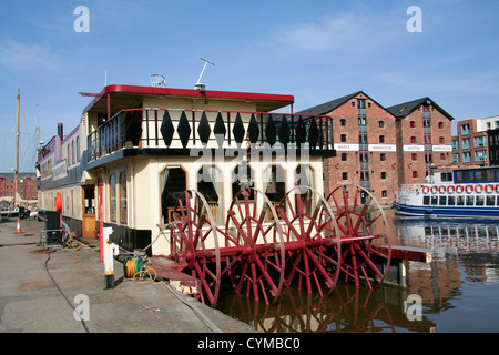 Battello a vapore magazzini bacino del canale Gloucester Docks Gloucestershire England Regno Unito Foto Stock