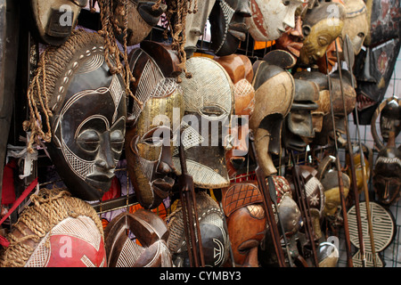 Molte le maschere africane Foto Stock