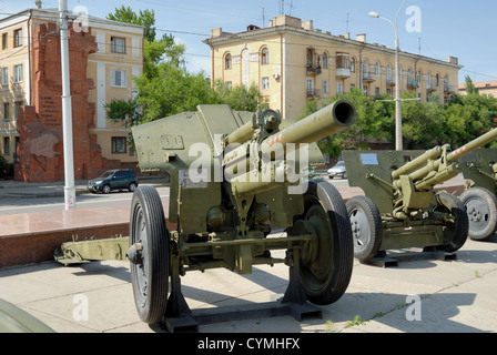 Obice - una grande pistola calibro dei tempi della seconda guerra mondiale. Foto Stock