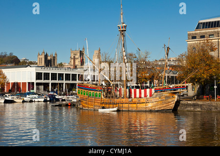 'L'Matthew' replica della nave John Cabot scoperto in nord America nel 1497 ormeggiata in Bristol Floating Harbour Porto. Foto Stock