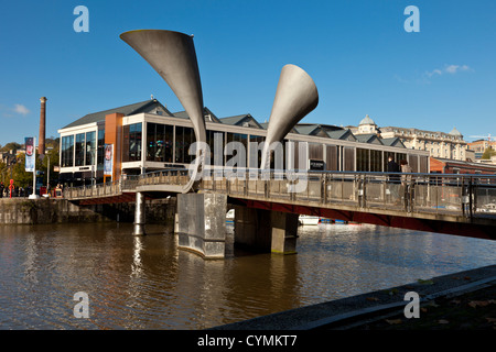 Peros passerella attraverso St Augustines raggiungere in Bristol's Floating Harbour Porto. Foto Stock