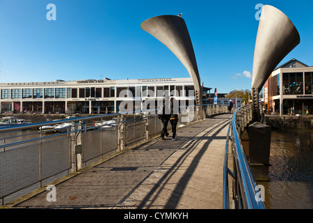 Peros passerella attraverso St Augustines raggiungere in Bristol's Floating Harbour Porto. Foto Stock