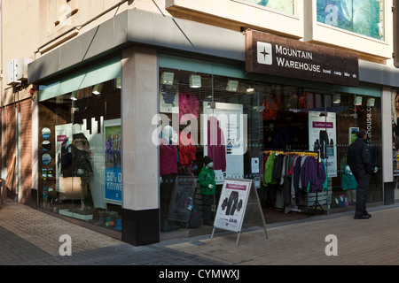 Magazzino di montagna negozio retail store punti vendita nel centro città di Bristol. Foto Stock