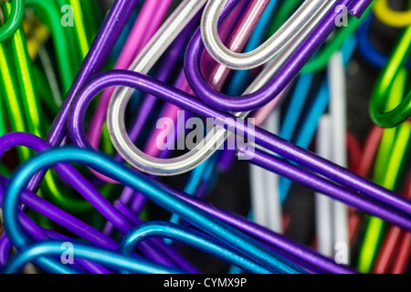 Primo piano marco di multi colore clip di carta Foto Stock