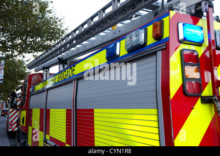 Dublino vigili del fuoco motore su Call out oconnell street a Dublino Repubblica di Irlanda Foto Stock