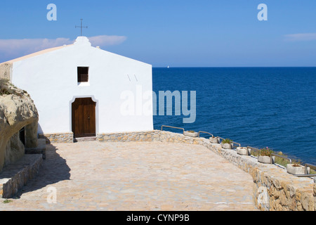 Seascape di Balai chiesa in una giornata di sole Foto Stock