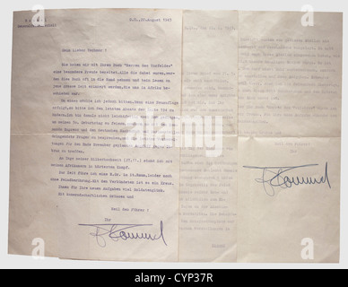 Colonnello von Wechmar - due lettere personali del generale Field Marshal Rommel, lettera scritta a macchina del 22 giugno 1943 una risposta alla lettera di von Wechmar del 27 maggio 1943.Rommel esprime le sue speranze che il figlio di von Wechmar, scomparso in azione in Africa, è buono ed è stato preso semplicemente come prigioniero di guerra.egli critica Fallita Campagna Nord Africana 'purtroppo le speranze di un miglioramento dell'offerta dopo una battaglia di successo non sono state soddisfatte in quel momento, nonostante cinque porti disponibili ... ma tutti i pensieri seri in questo caso è stato respinto come alarmismo e pessimismo., diritti aggiuntivi-clearences-non disponibile Foto Stock