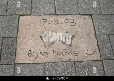 Rotterdam, Paesi Bassi: Bryan Adams handprints sulla passeggiata di fama stella Boulevard, Schiedamsedijk Foto Stock