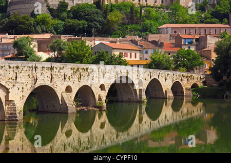 Ponte Vecchio 'Pont Vieux' oltre il fiume Orb. Béziers.Languedoc-Roussillon.Francia Foto Stock