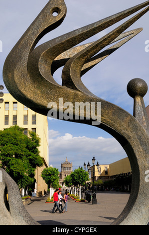 Scultura Moderna in Quetzalcoatl fontana sulla Plaza Tapatia American destinazione ispanica destinazioni in America latina Latino Foto Stock