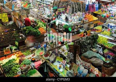 Messico, Jalisco, Guadalajara, Mercado Libertad vegetale bancarelle del mercato visualizza e fornitori. Foto Stock