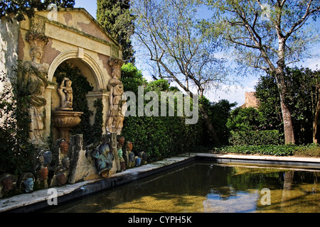 Fornitore dedicato a Richard Wagner gardens Gala Dalí Castle House Museum Pubol Girona Catalogna Spagna surtidor Foto Stock